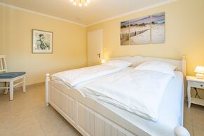 Schlafzimmer mit Doppelbett