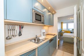 Küchenzeile mit Zutritt zum Wohn,-Schlafraum