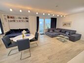 Essplatz mit Ausgang zur West-Loggia