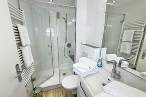 Duschbad/WC mit flachem Einstieg