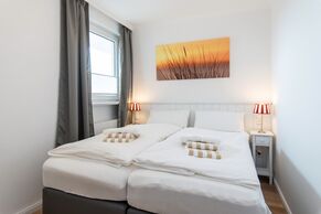 neu renoviertes Schlafzimmer mit Boxspringbett