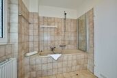 Wannenbad/WC mit Duschabtrennung