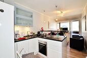 offene Küche mit Backofen 