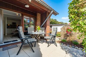 Terrasse mit Gartenmöbel