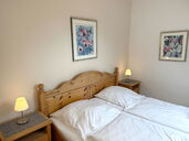 Schlafzimmer mit Doppelbett