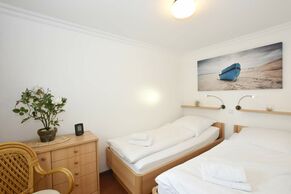 Schlafzimmer mit zwei Einzelbetten