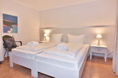 UG: Schlafzimmer mit Doppelbett