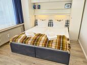 Wohnschlafzimmer - Doppelbett mit Einbauschrank