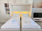 Wohnzimmer - Schrankbetten ausgeklappt (einzeln klappbar)