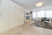 Wohnzimmer mit Wandschrankbetten