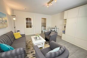 Wohnzimmer mit Schrankbett